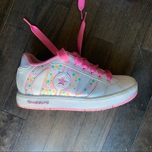 Original pink and white women’s Heelys